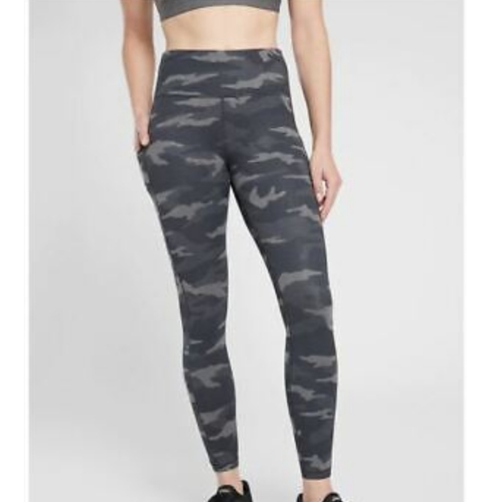 Athleta Ultimate Stash Pocket 7/8 Camo Leggings